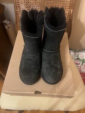 UGG Women’s 5 Black Bailey Bow Suede Boots Shoes with Box
